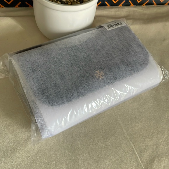 NWT , tory burch Emerson patent chain wallet ( black) - Picture 9 of 13